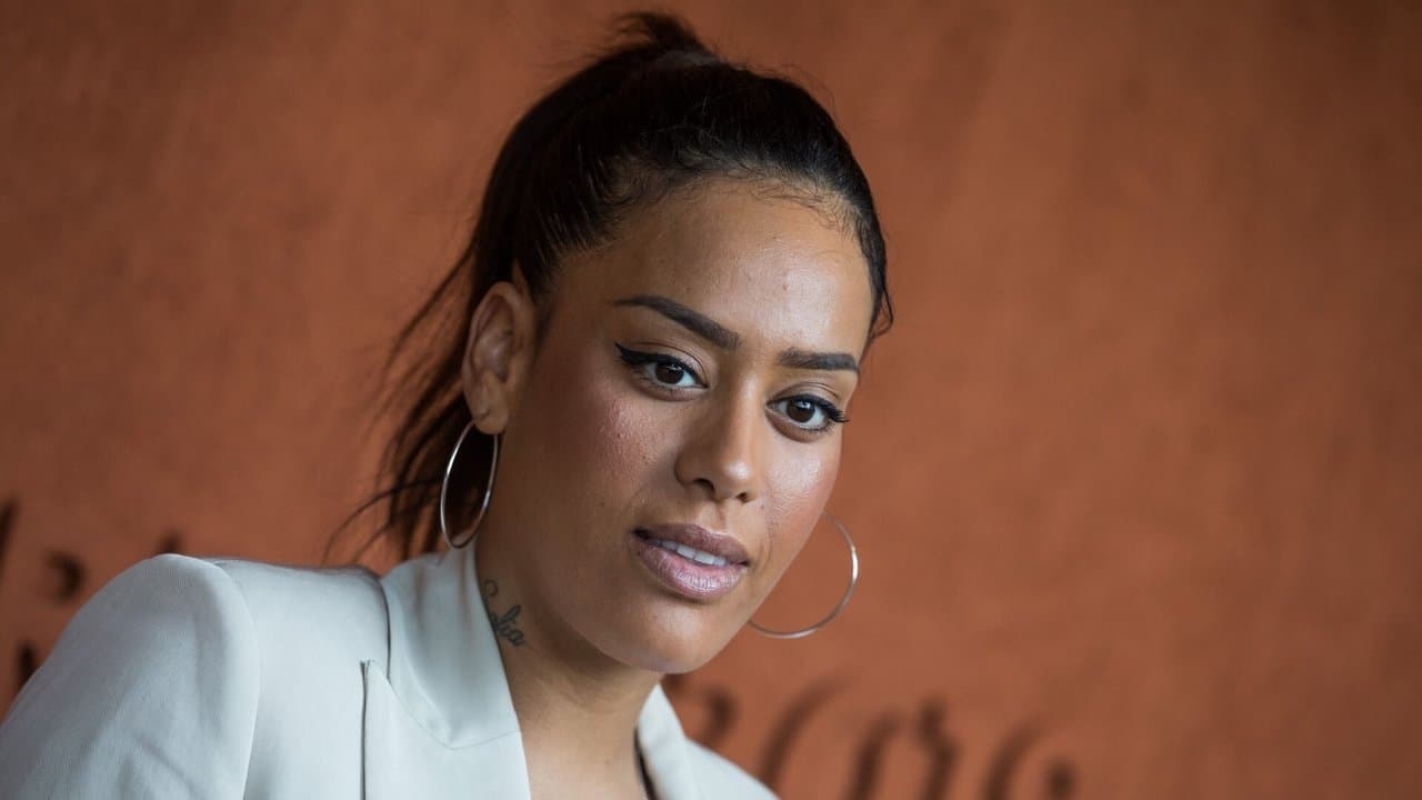 Les Sandales blanches backdrop