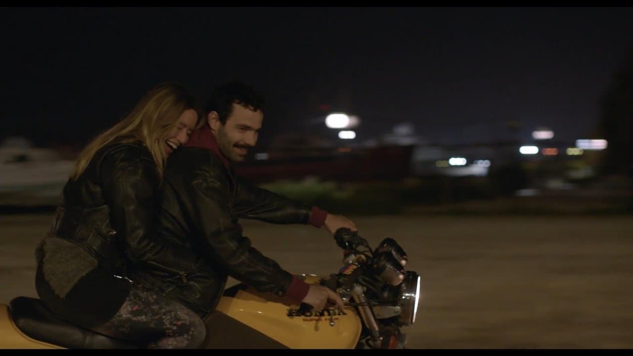 Sous tension backdrop