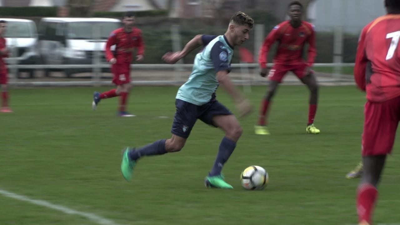 Aux pieds de la gloire backdrop