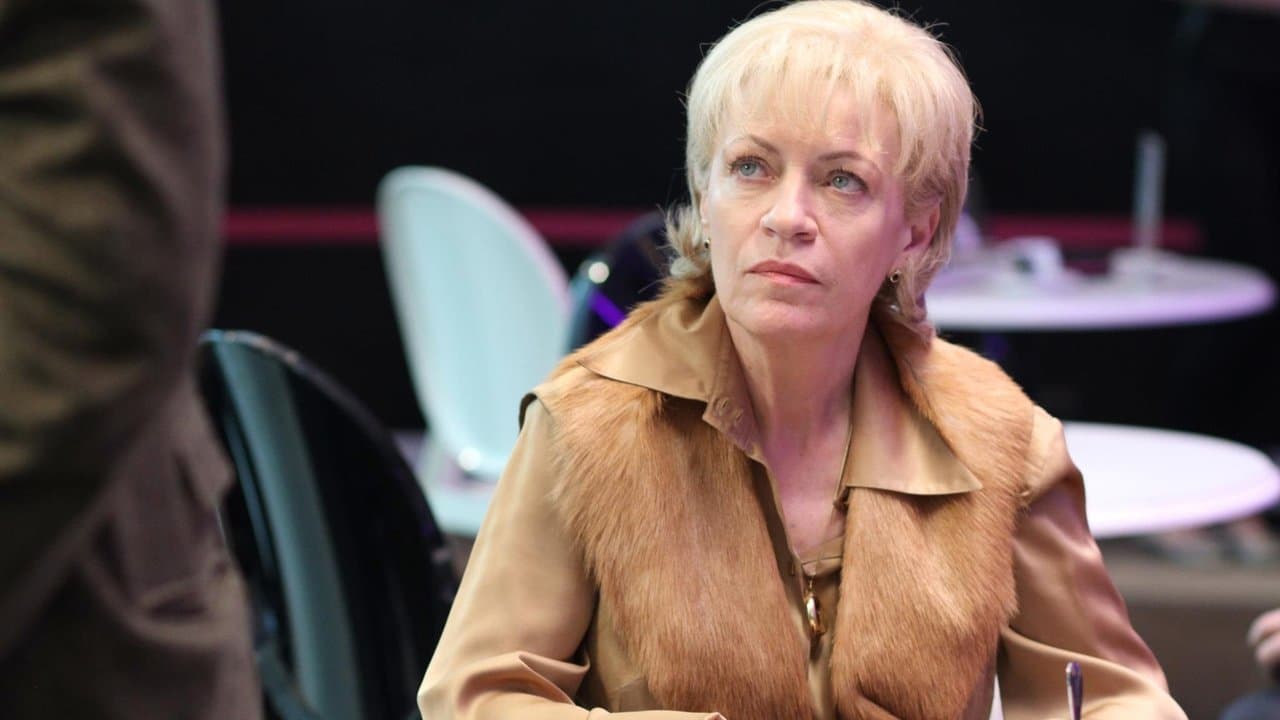 Mère et Fils backdrop