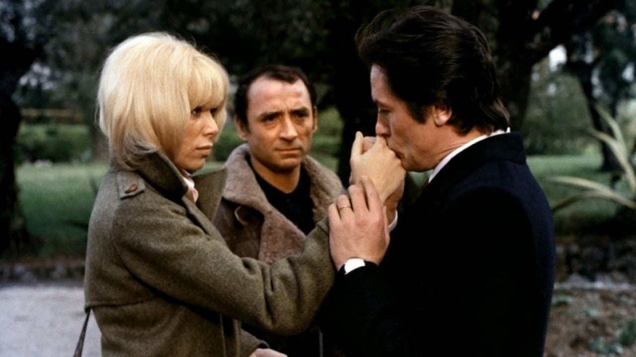 Les Seins de glace backdrop