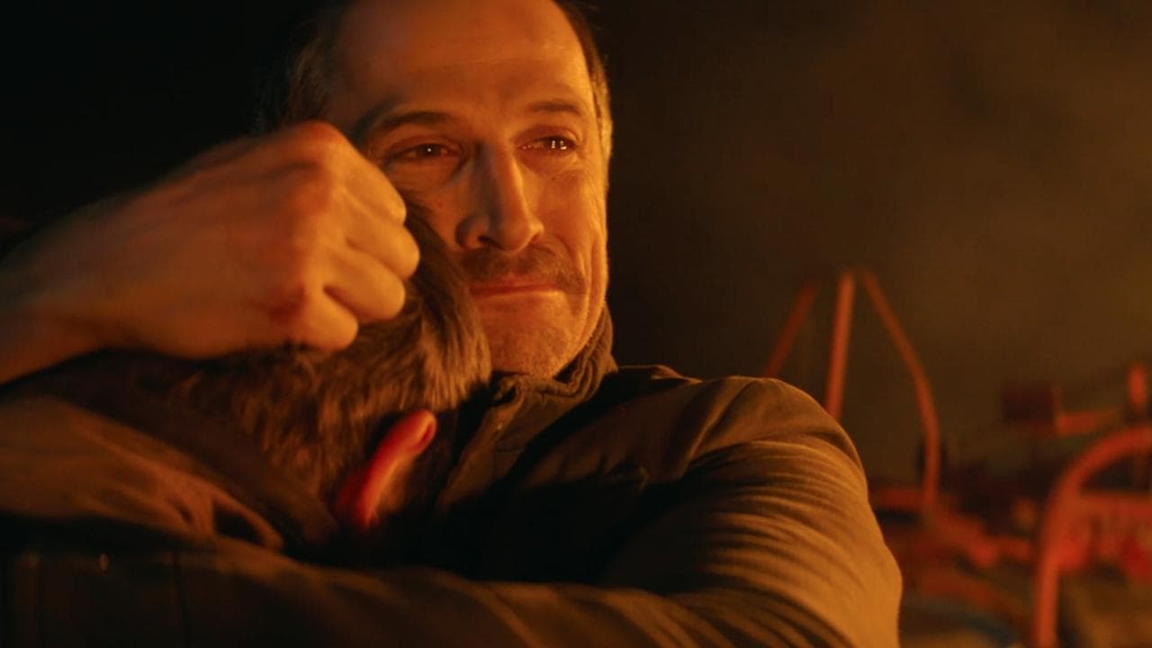 Au nom de la terre backdrop