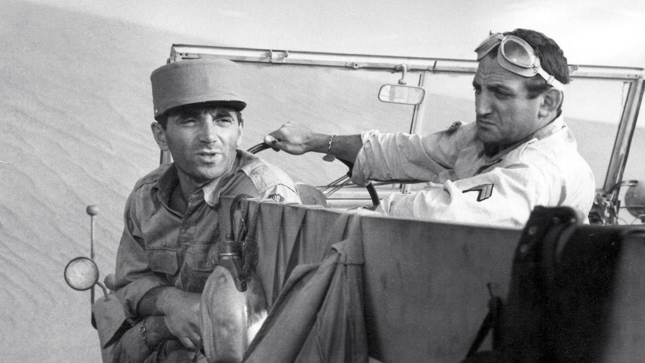 Un Taxi pour Tobrouk backdrop