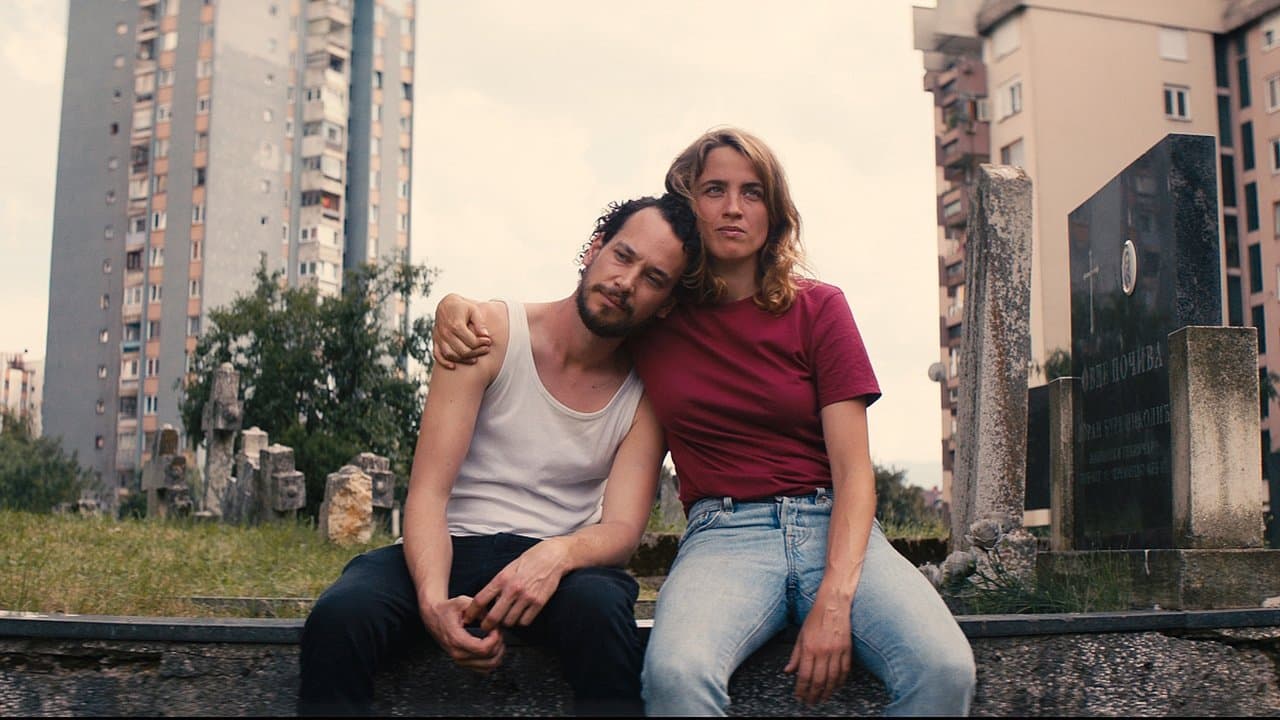 Les Héros ne meurent jamais backdrop