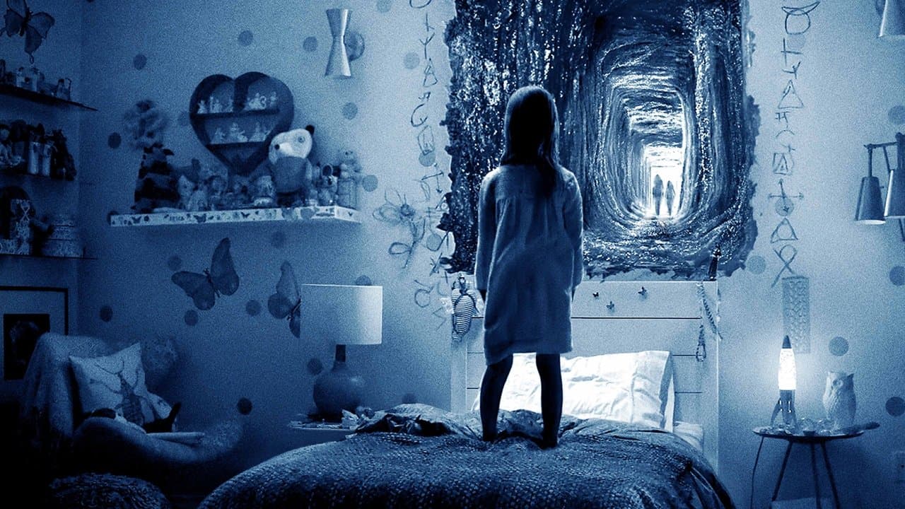 Paranormal Activity 5 : Ghost Dimension backdrop