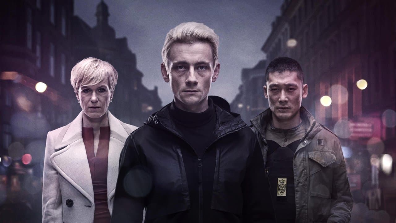 Les Initiés backdrop