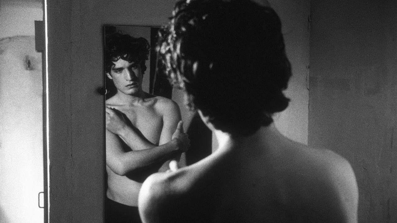 La Frontière de l'aube backdrop