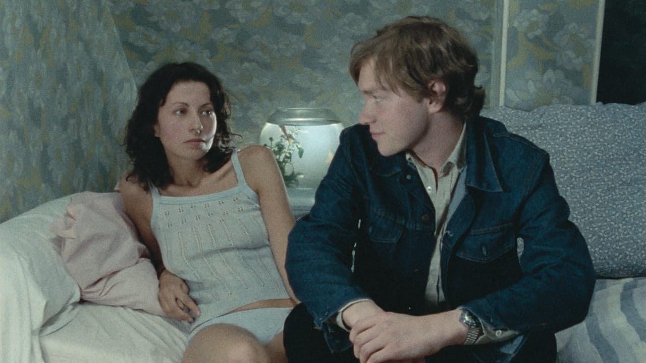 La Femme de l'aviateur backdrop