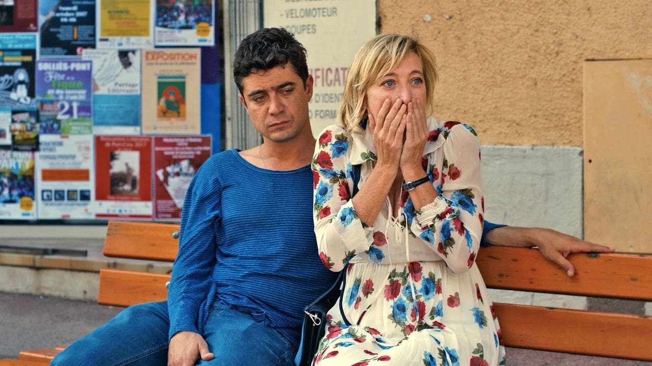 Les Estivants backdrop