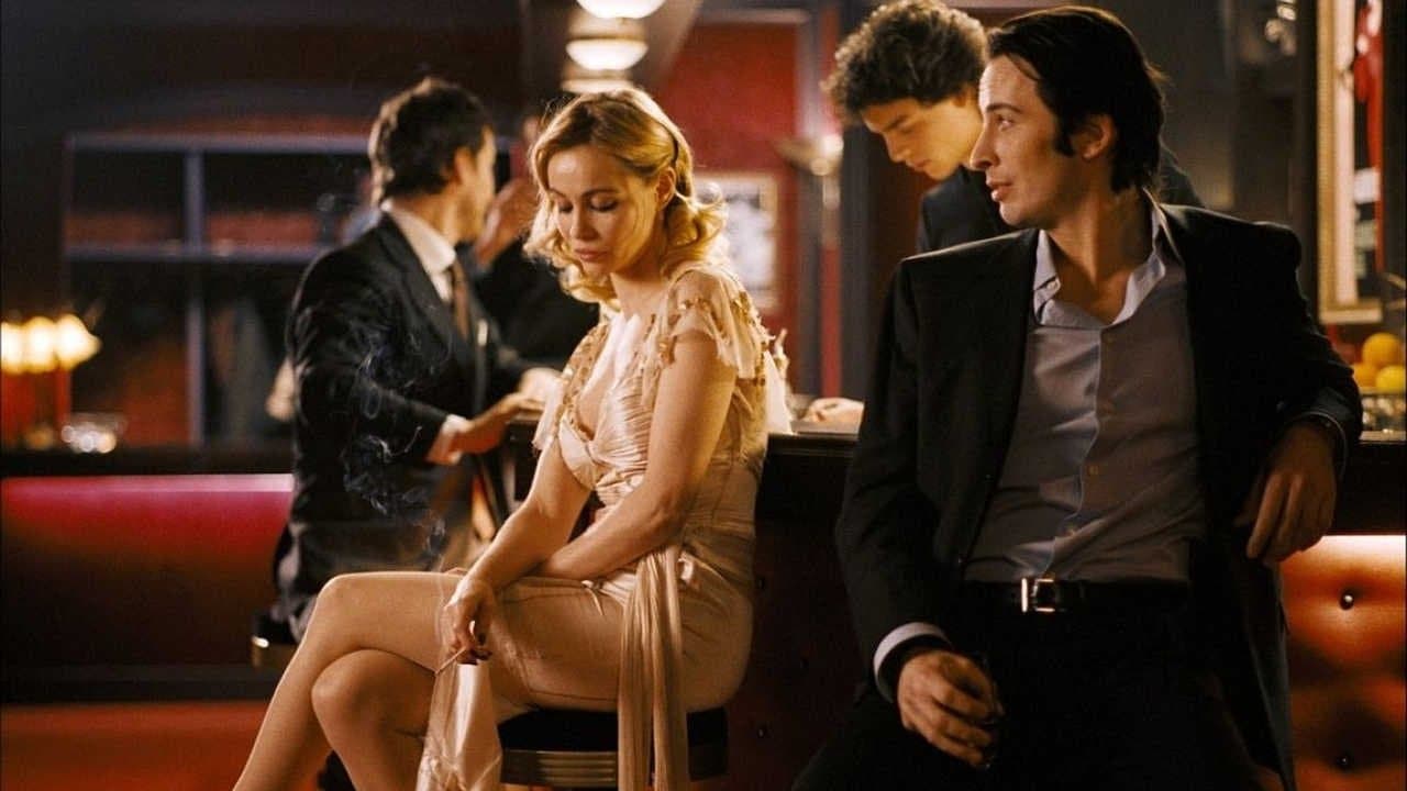 Le Héros de la famille backdrop