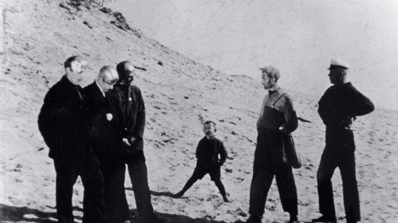 Le Tombeau d'Alexandre backdrop