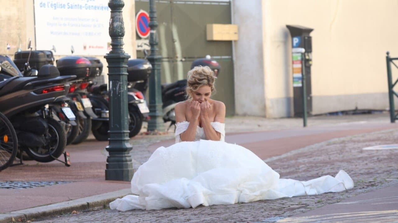 Le premier venu backdrop