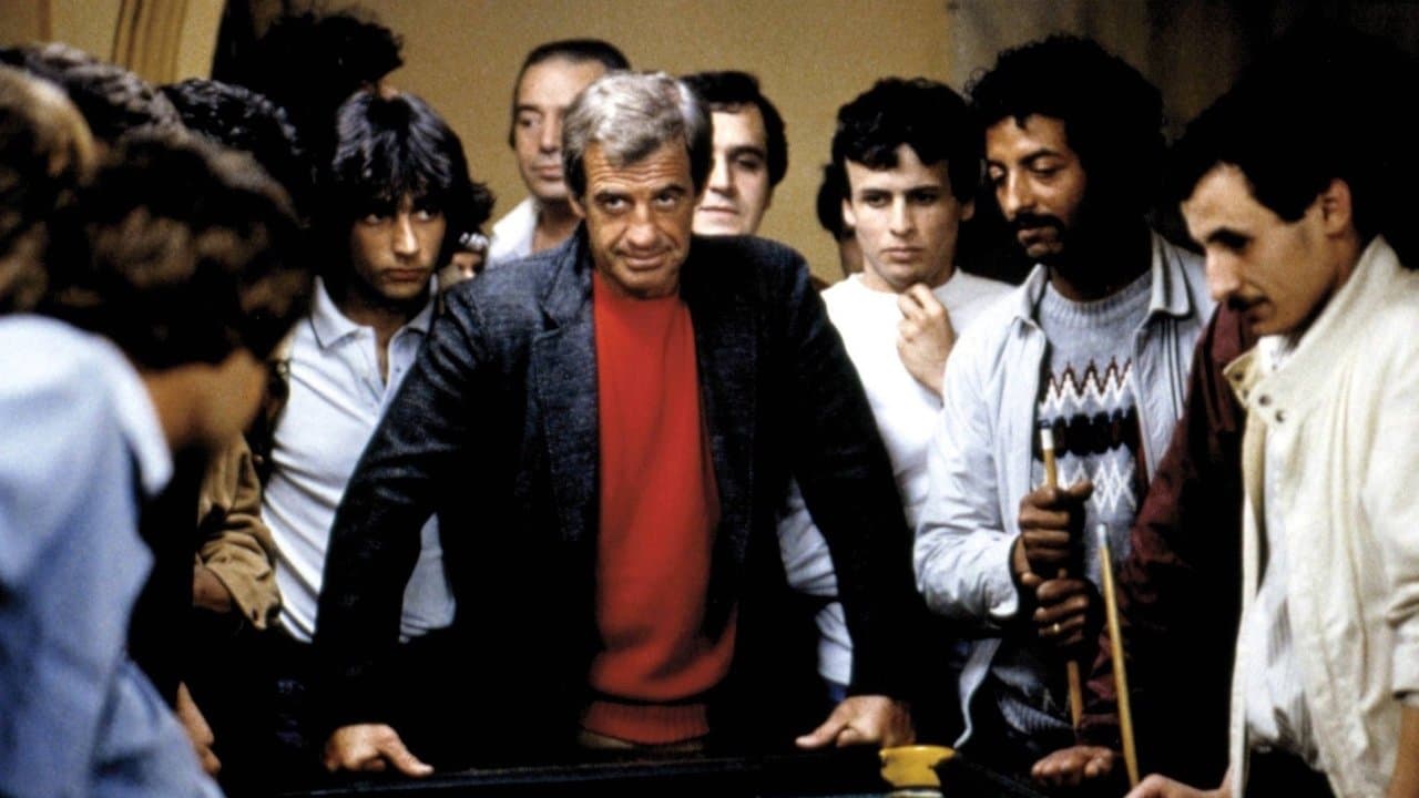 Le Marginal backdrop