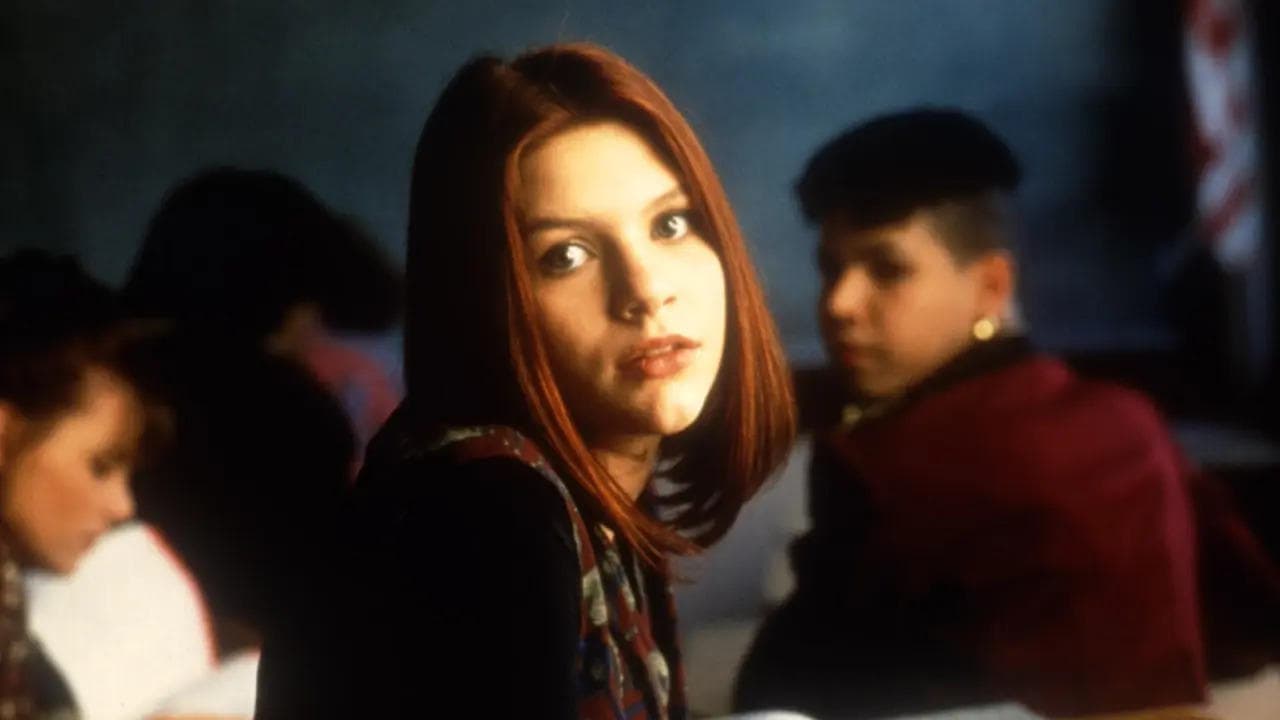 Angela, 15 ans backdrop