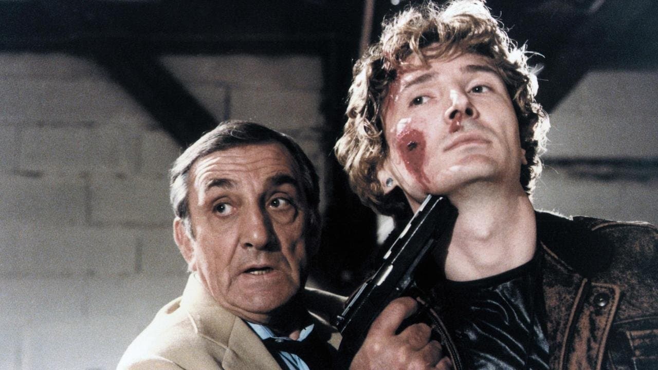 Espion, lève-toi backdrop