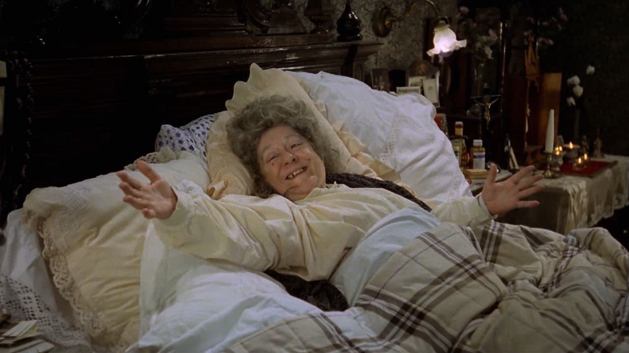 Maman a cent ans backdrop