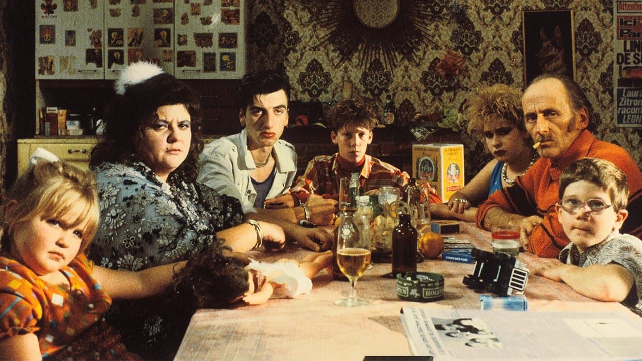 La vie est un long fleuve tranquille backdrop