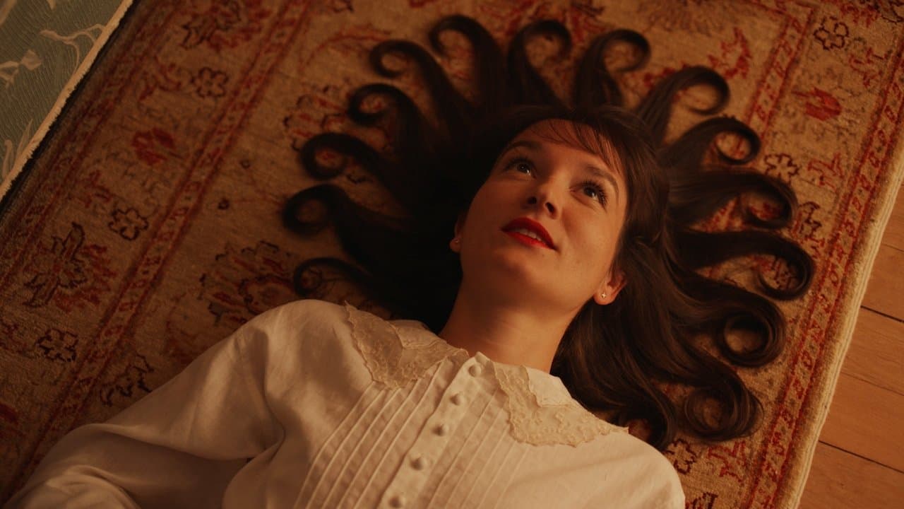 La Pièce rapportée backdrop