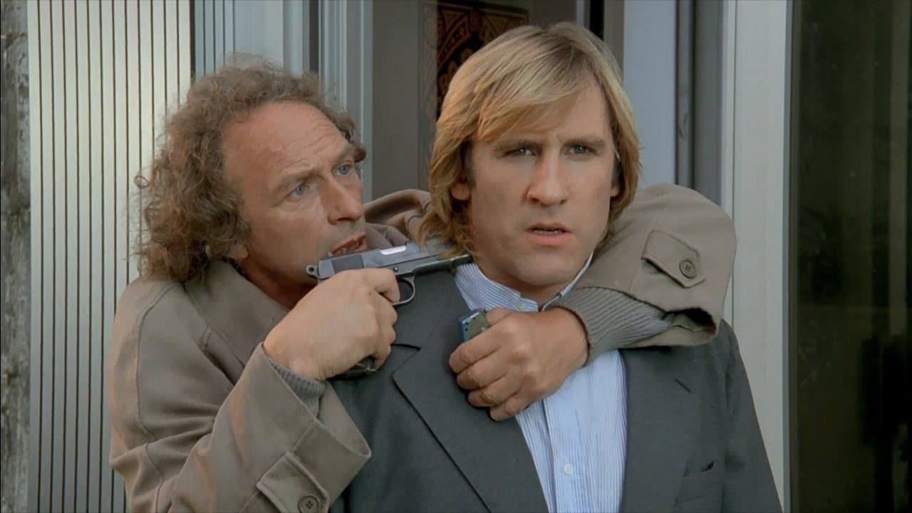 Les Fugitifs backdrop