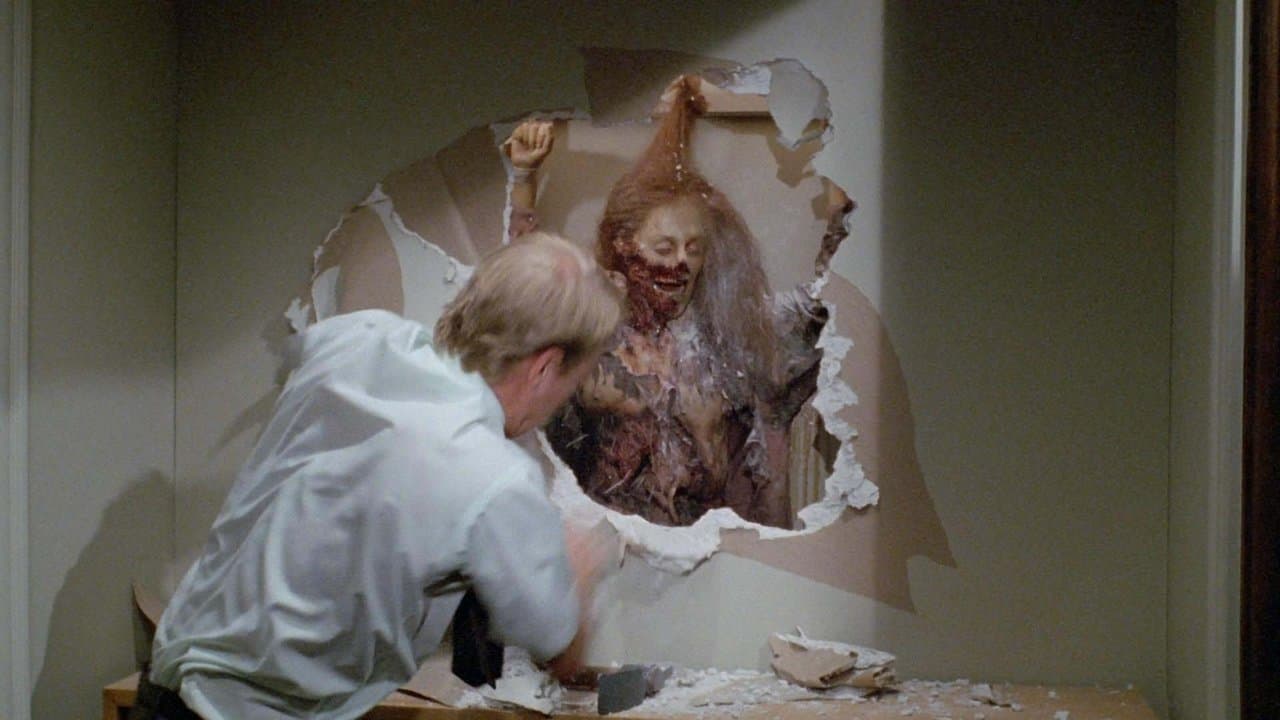 Deux yeux maléfiques backdrop