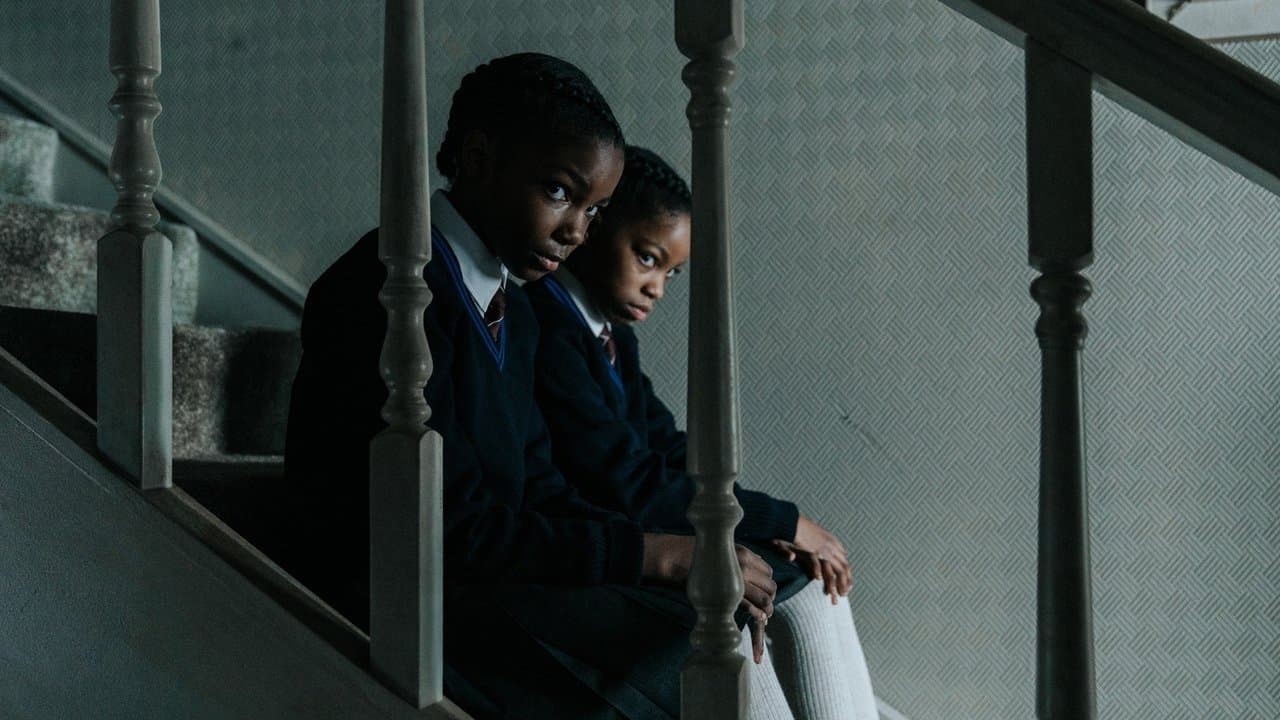 Les Jumelles Silencieuses backdrop