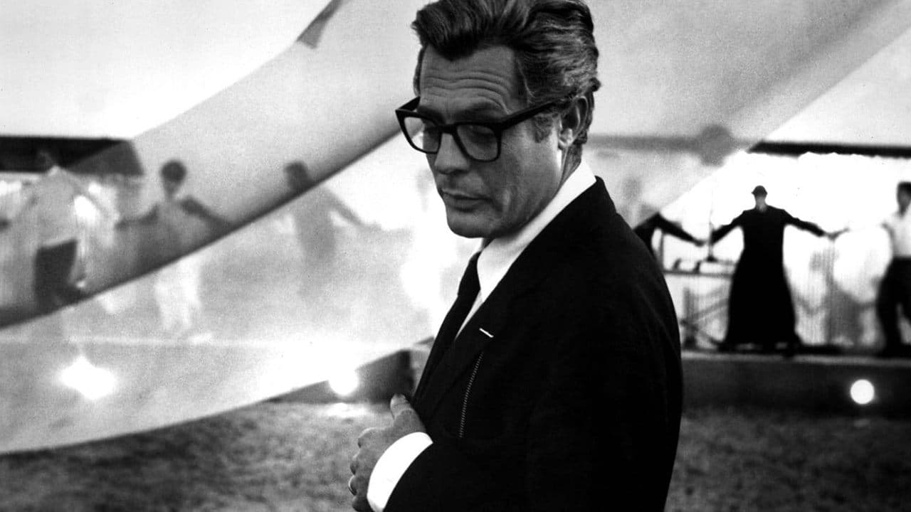 Huit et demi backdrop