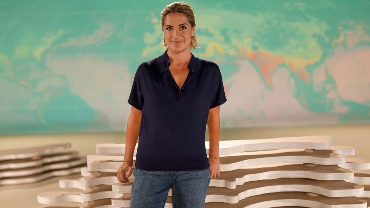 Le Dessous des cartes backdrop