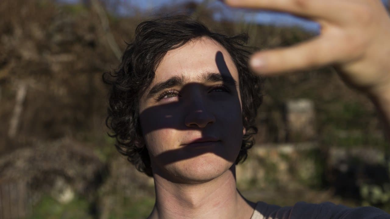 Heureux comme Lazzaro backdrop