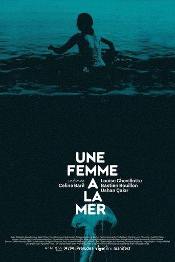 Une femme à la mer poster