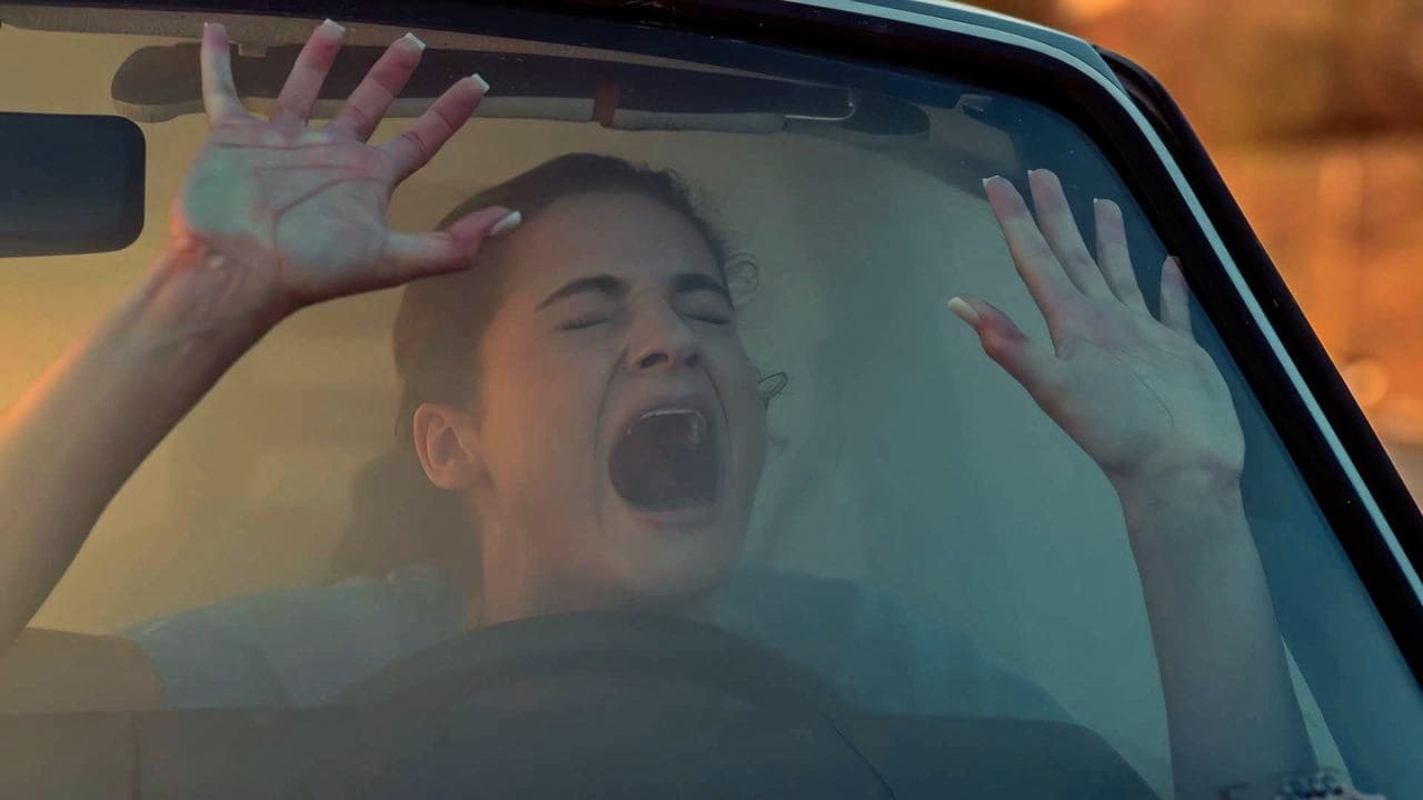 Dangereuse Attraction backdrop