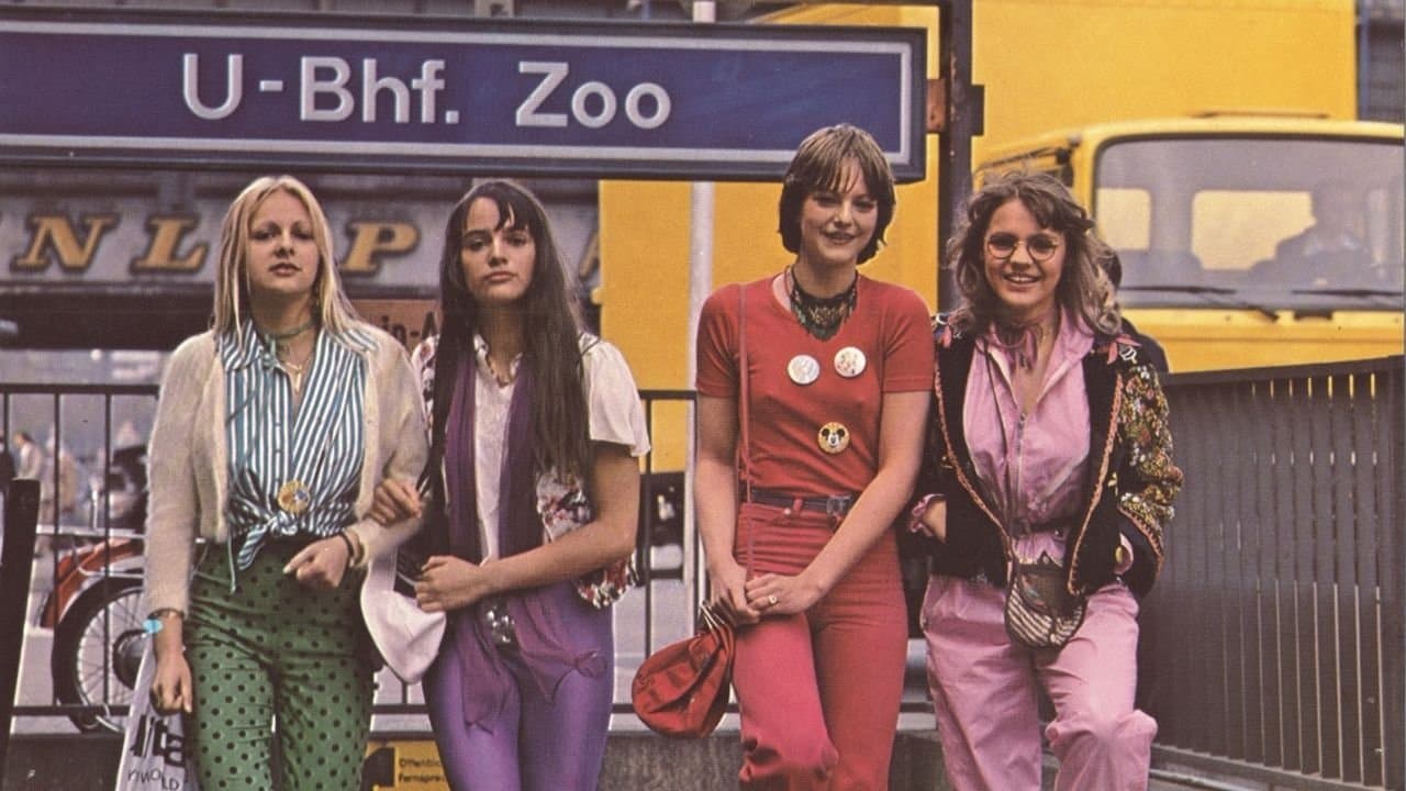 Des collégiennes dans la nuit backdrop