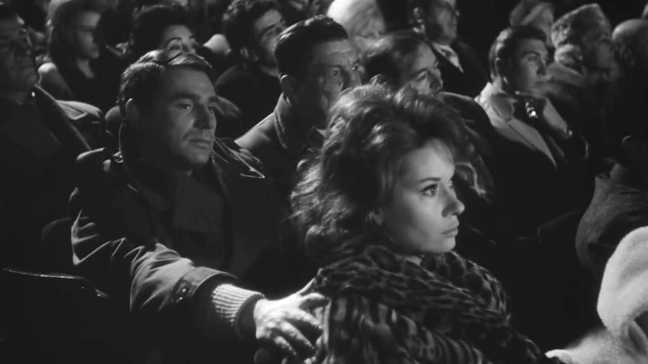 Le Monte-charge backdrop