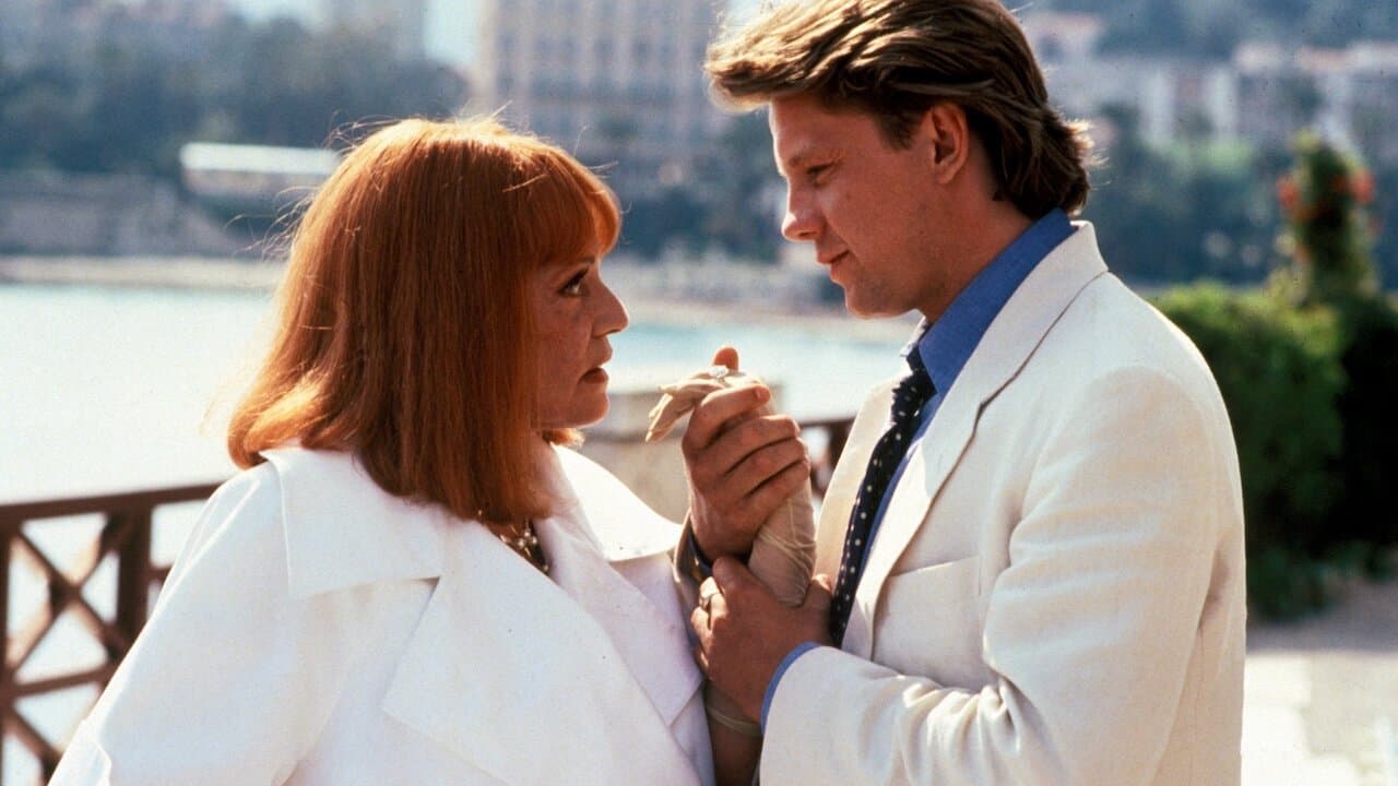 La Vieille qui marchait dans la mer backdrop