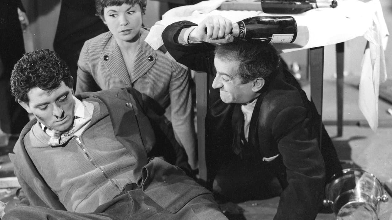 Comme un cheveu sur la soupe backdrop