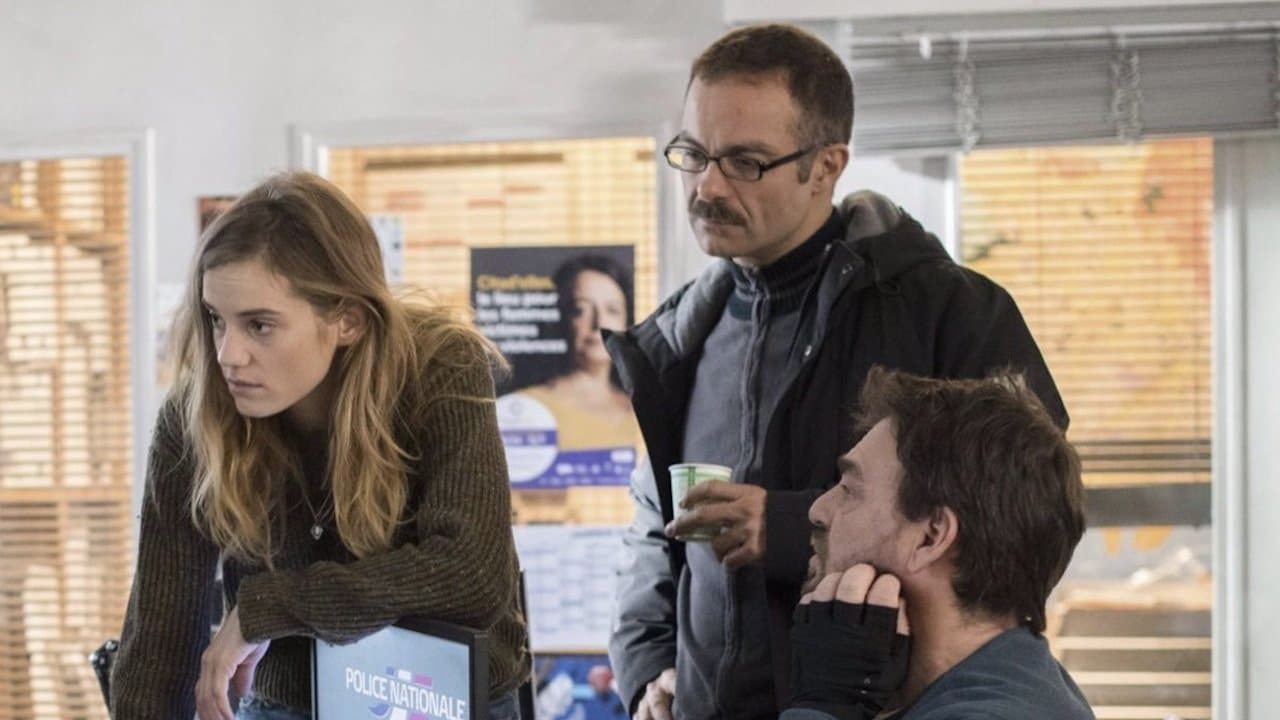 Faux-semblants backdrop