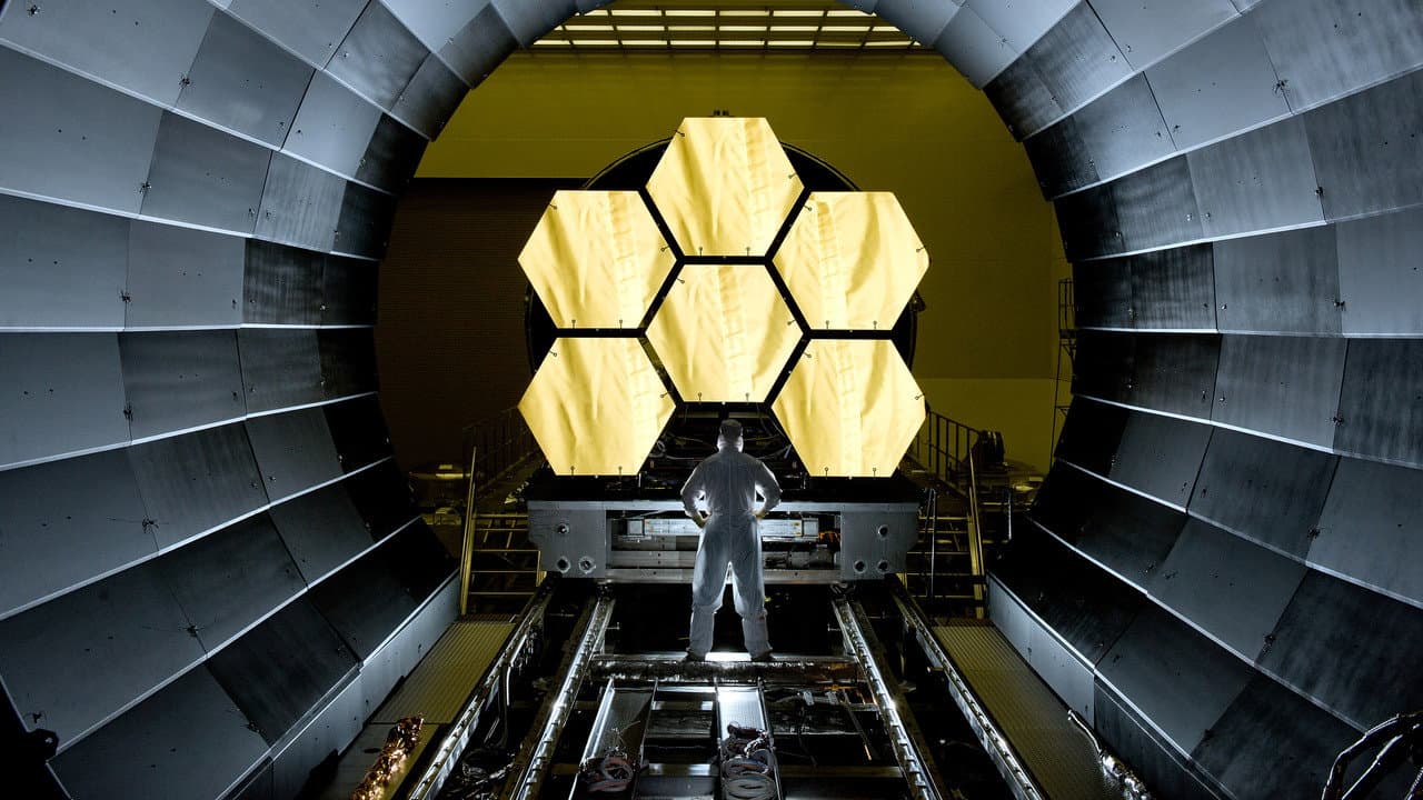 James Webb, voyage aux origines de l'Univers backdrop