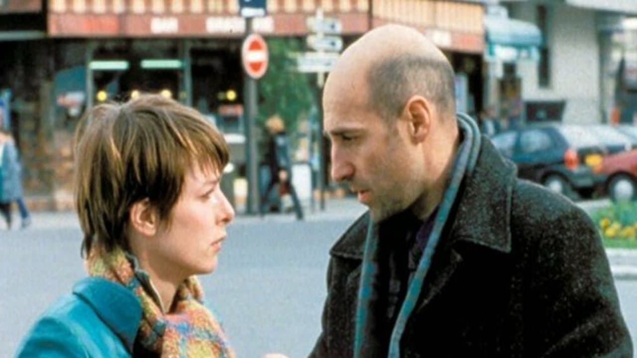 La Nouvelle Ève backdrop