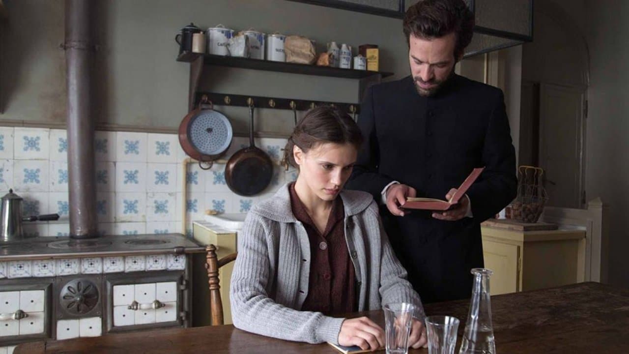 La Confession backdrop