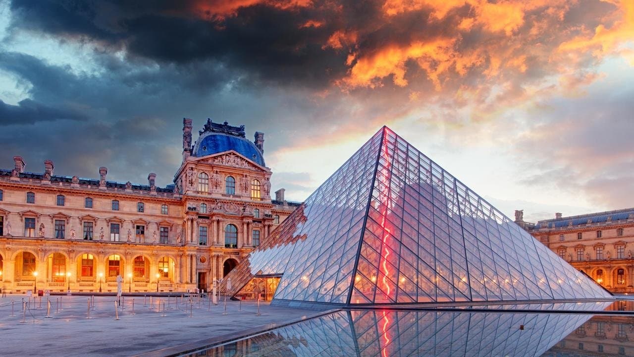 Le Louvre déménage backdrop