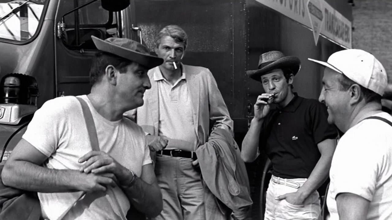 Cent Mille Dollars au soleil backdrop