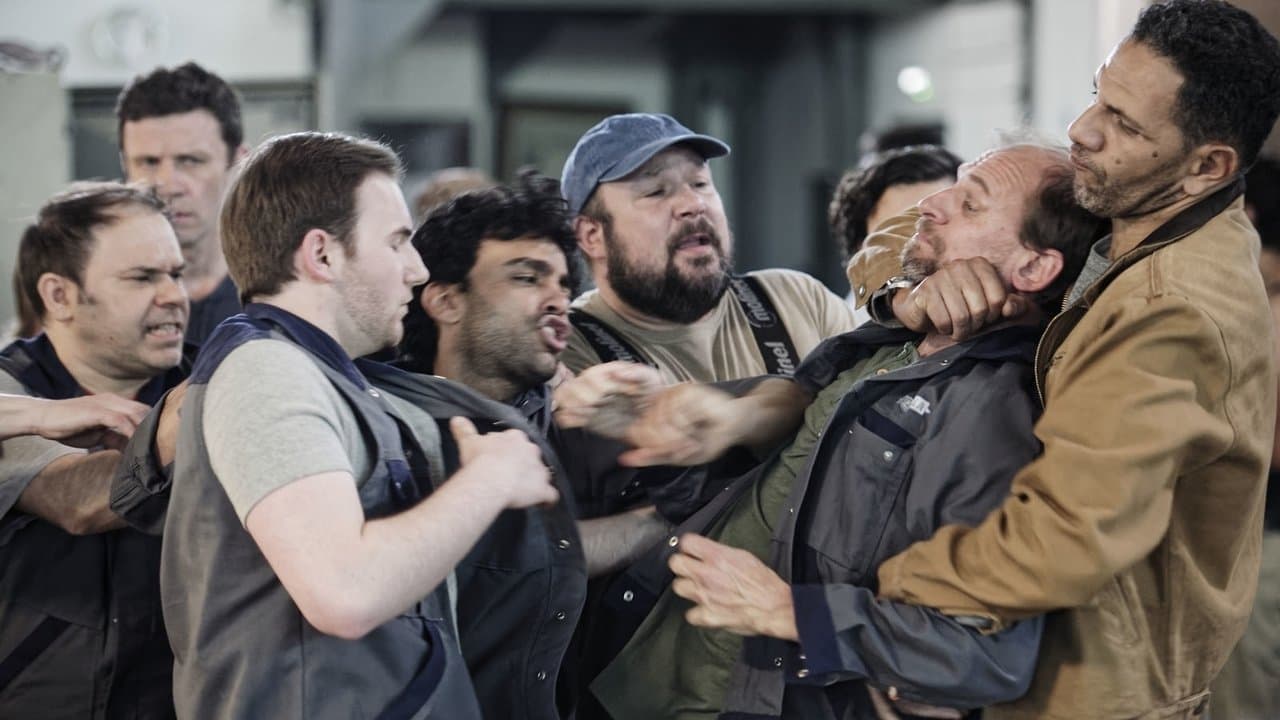 Aux Animaux la guerre backdrop