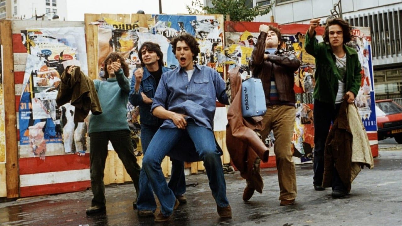 Le Péril jeune backdrop