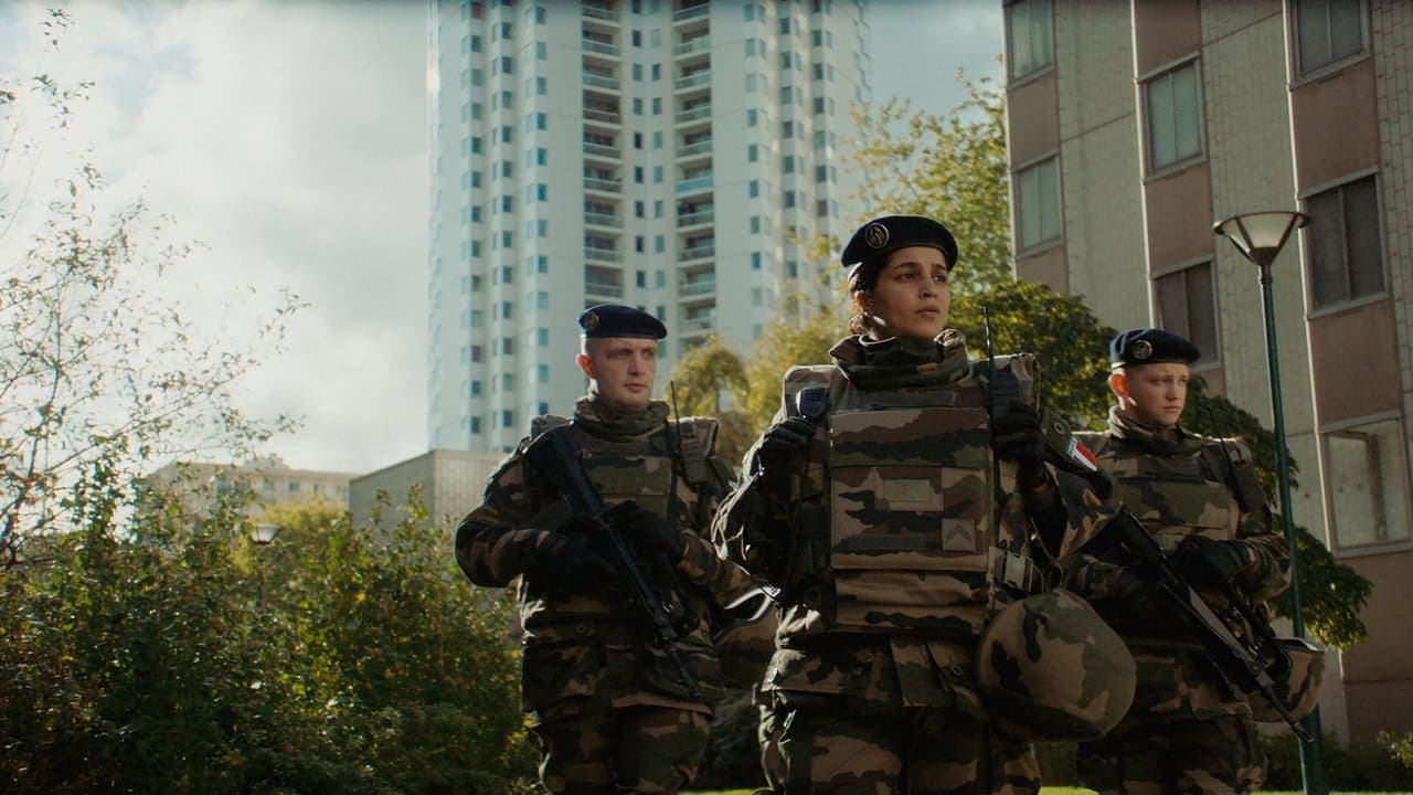 La Troisième Guerre backdrop