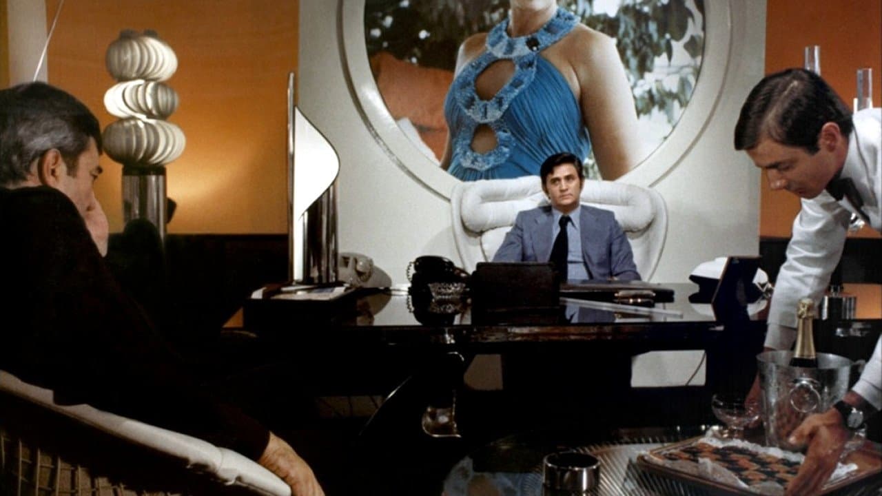 Le Protecteur backdrop