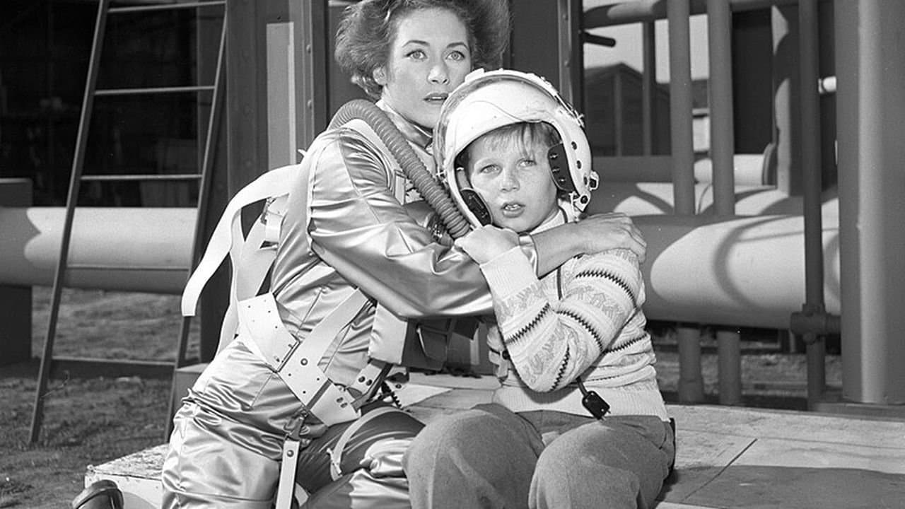 Le Danger vient de l'espace backdrop