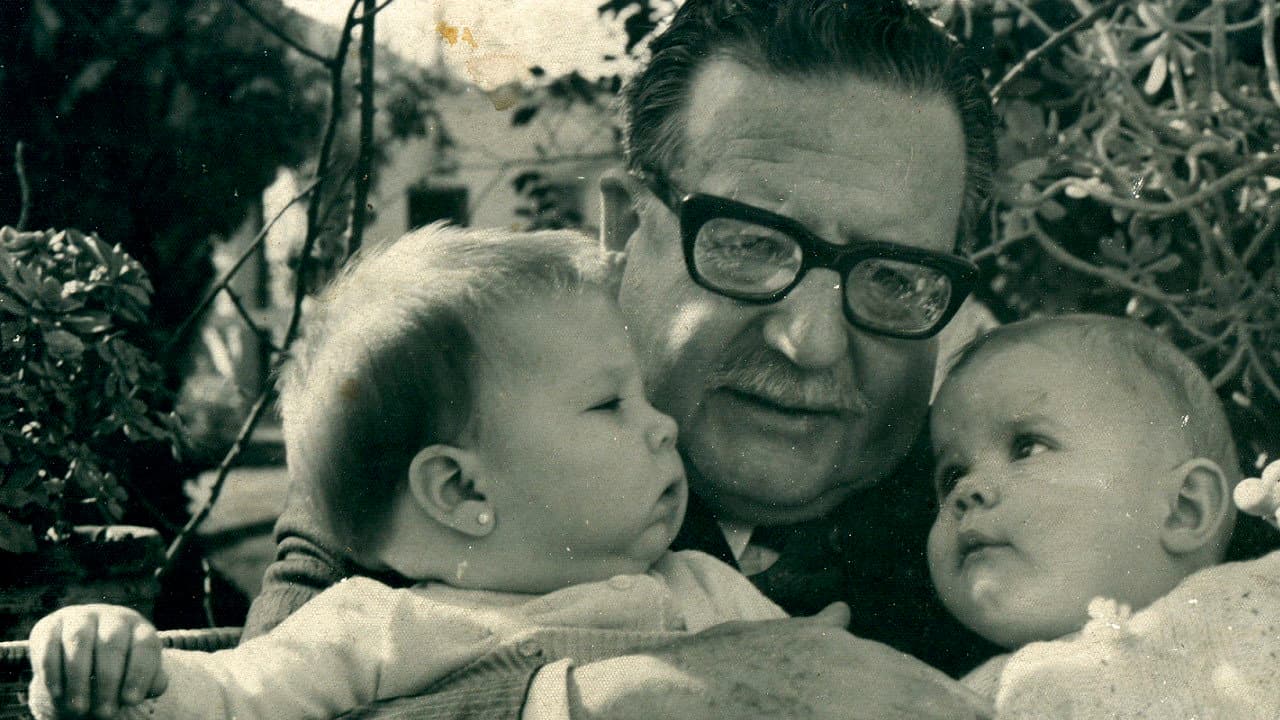 Allende mon grand-père backdrop