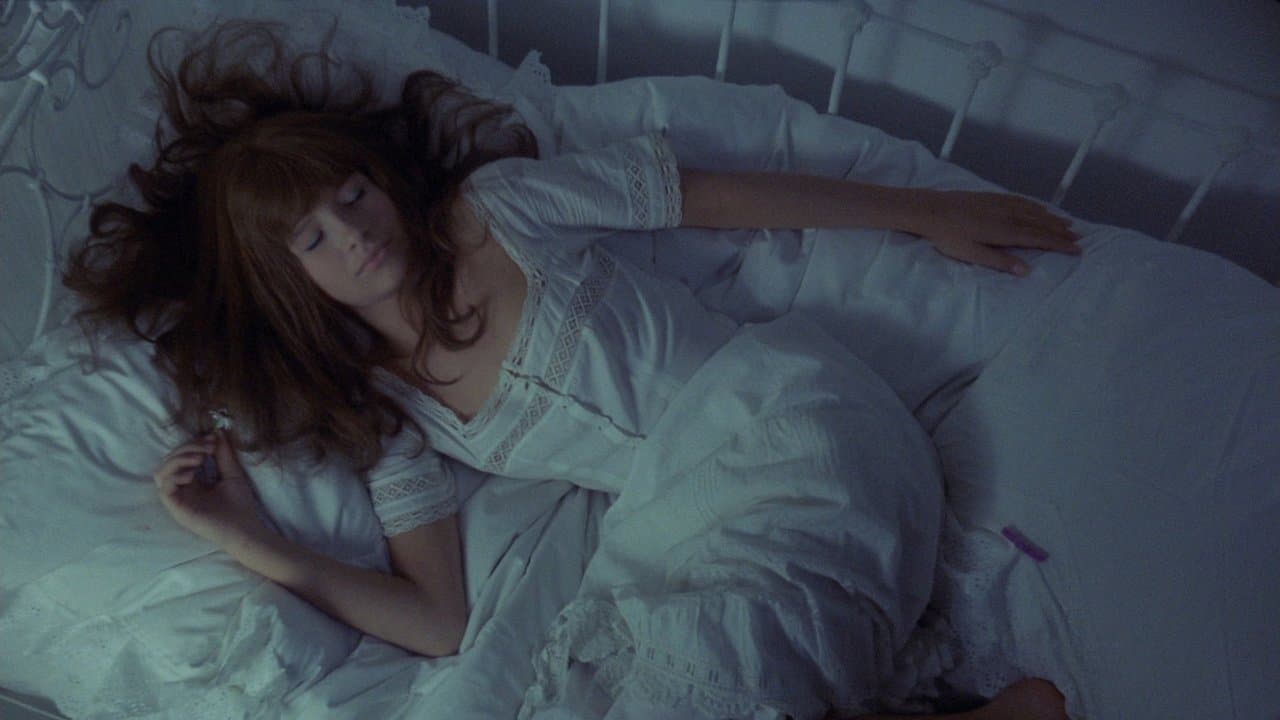 Valérie au pays des merveilles backdrop