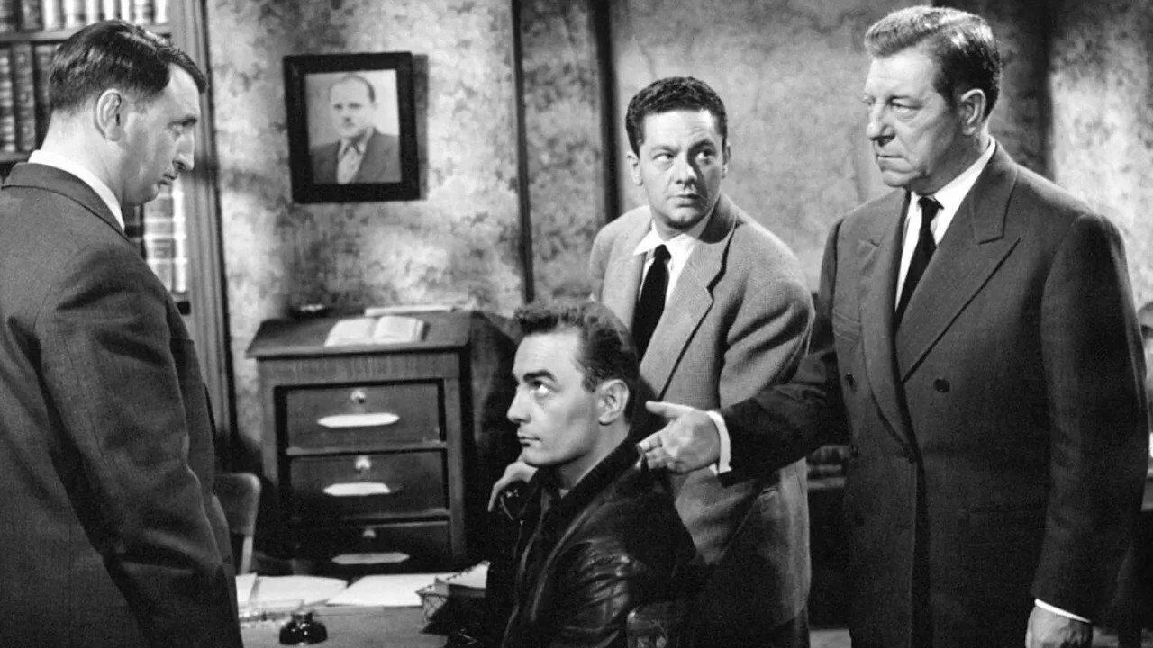 Crime et châtiment backdrop