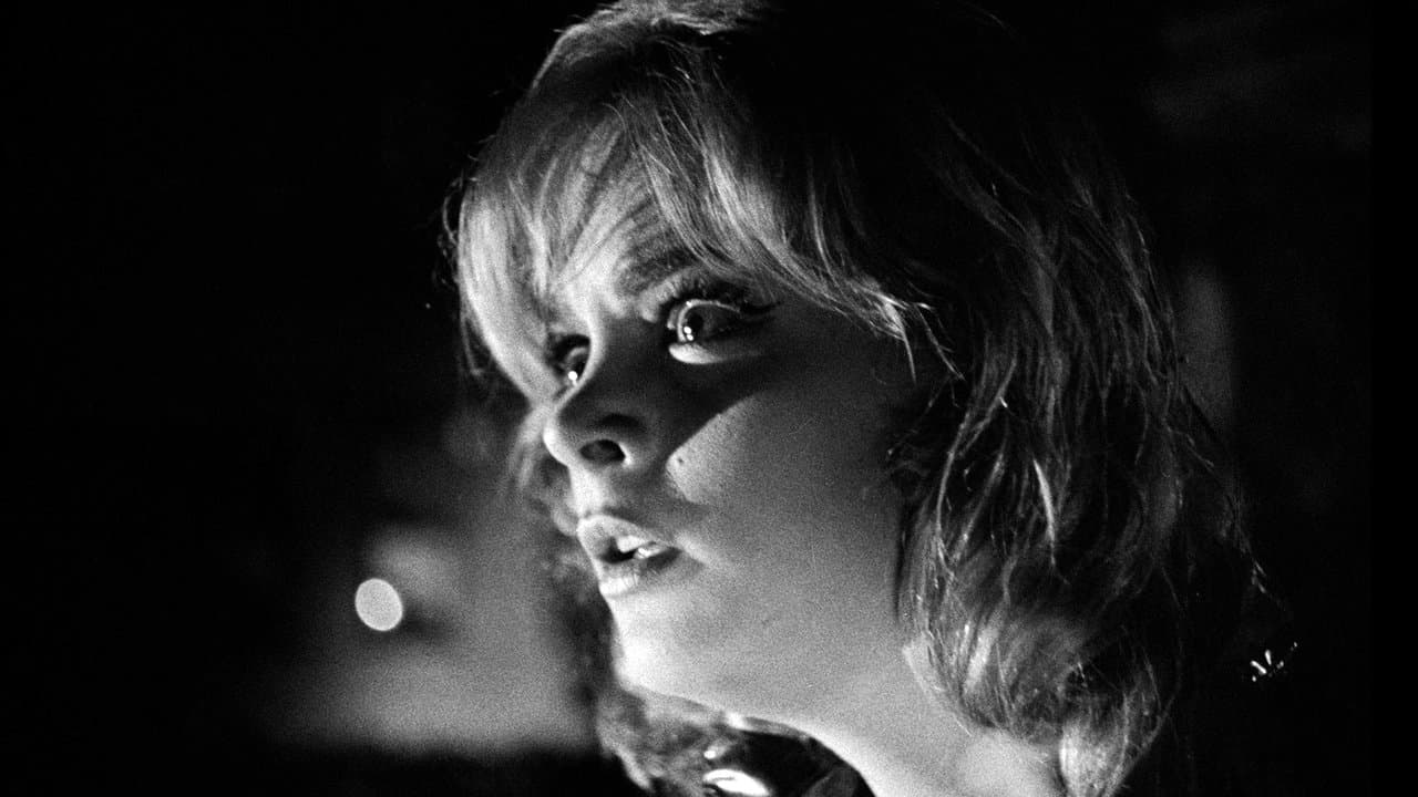 La Fille qui en savait trop backdrop