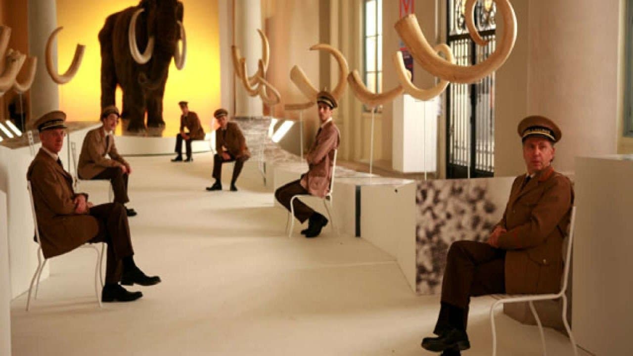 Musée haut, musée bas backdrop